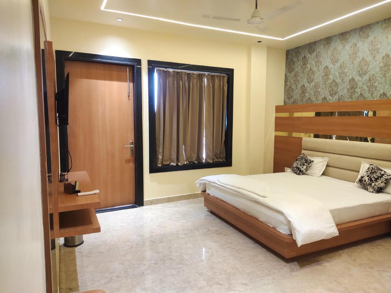 Shri Laxmi Inn Orai Exterior photo